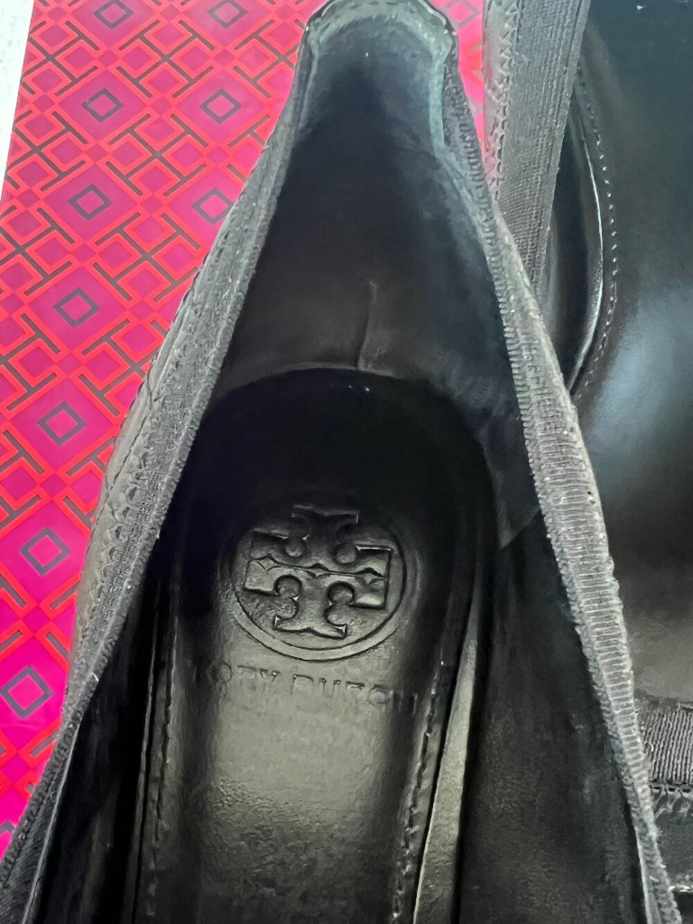 Tory Burch Carrie 55mm Quilted Leather Cap Toe Pump Black Gold Logo Size 9.5 EUC - Picture 10 of 13
